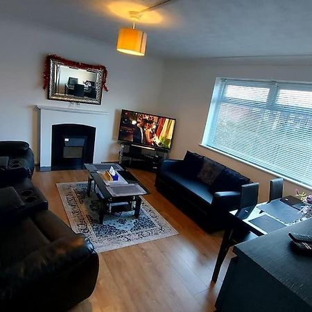 Maisonette With Patio 1 Double Bed Urmston 외부 사진