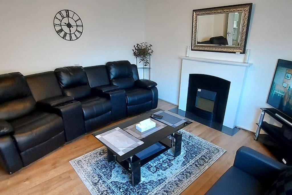 Maisonette With Patio 1 Double Bed Urmston 외부 사진
