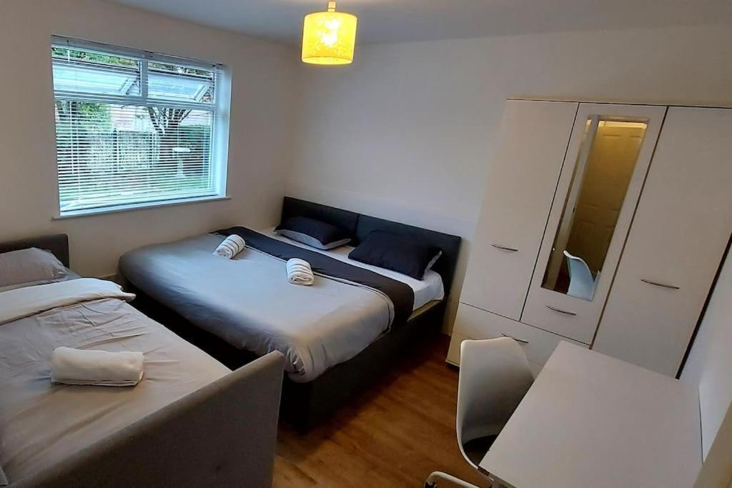 Maisonette With Patio 1 Double Bed Urmston 외부 사진