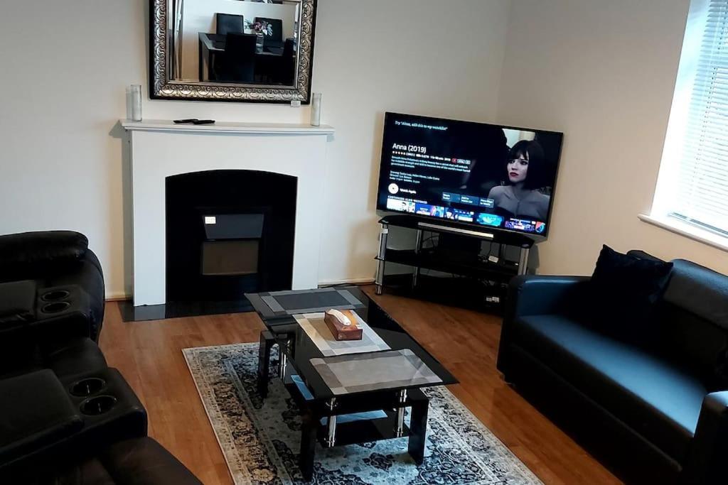 Maisonette With Patio 1 Double Bed Urmston 외부 사진