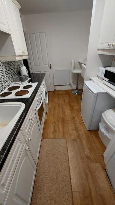Maisonette With Patio 1 Double Bed Urmston 외부 사진