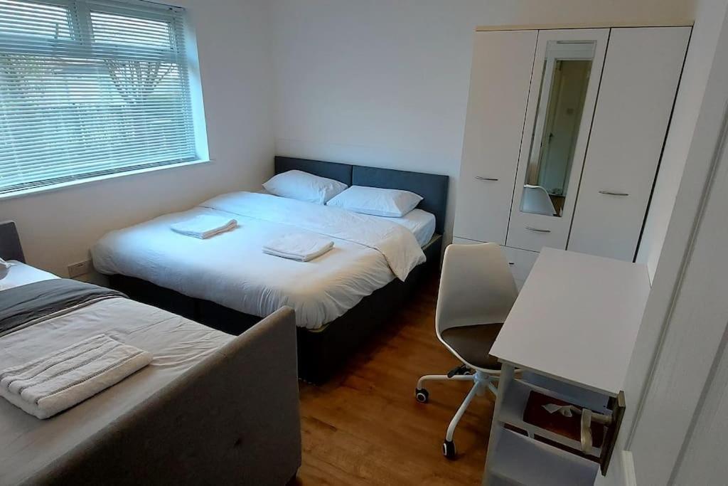 Maisonette With Patio 1 Double Bed Urmston 외부 사진