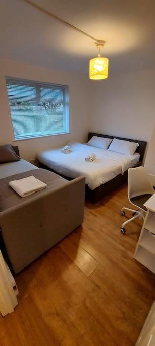 Maisonette With Patio 1 Double Bed Urmston 외부 사진