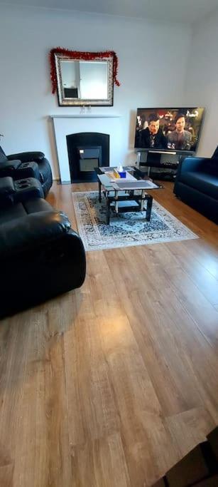 Maisonette With Patio 1 Double Bed Urmston 외부 사진