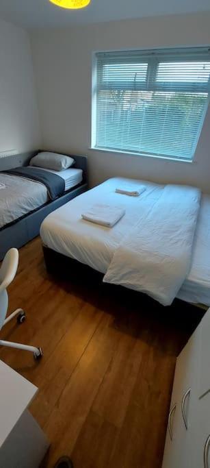 Maisonette With Patio 1 Double Bed Urmston 외부 사진