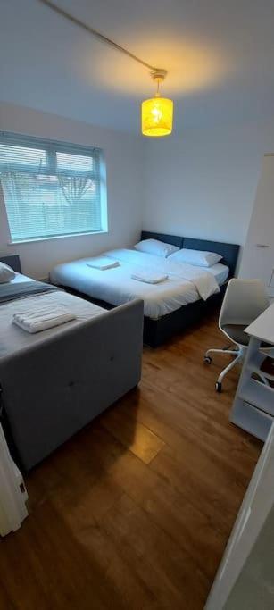 Maisonette With Patio 1 Double Bed Urmston 외부 사진