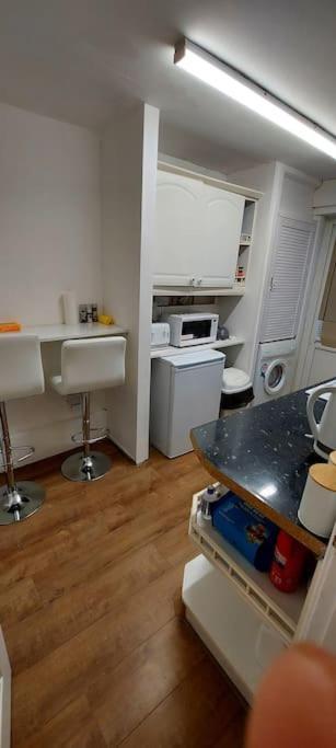 Maisonette With Patio 1 Double Bed Urmston 외부 사진